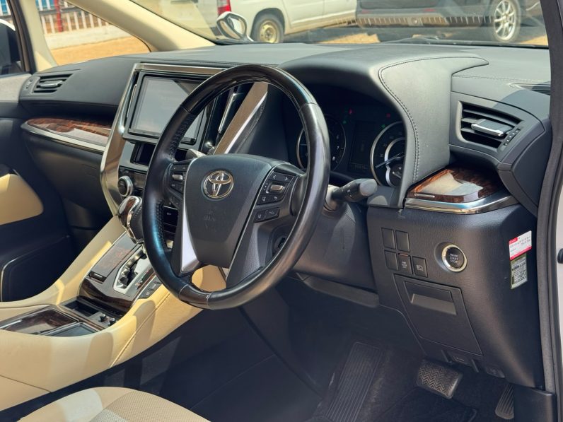 
								Toyota Alphard full									