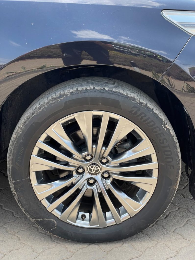 
								Toyota Harrier full									