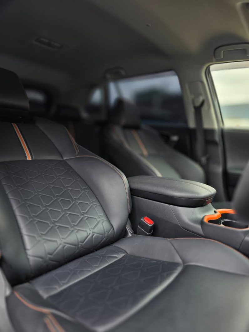 
								Toyota Rav4 full									