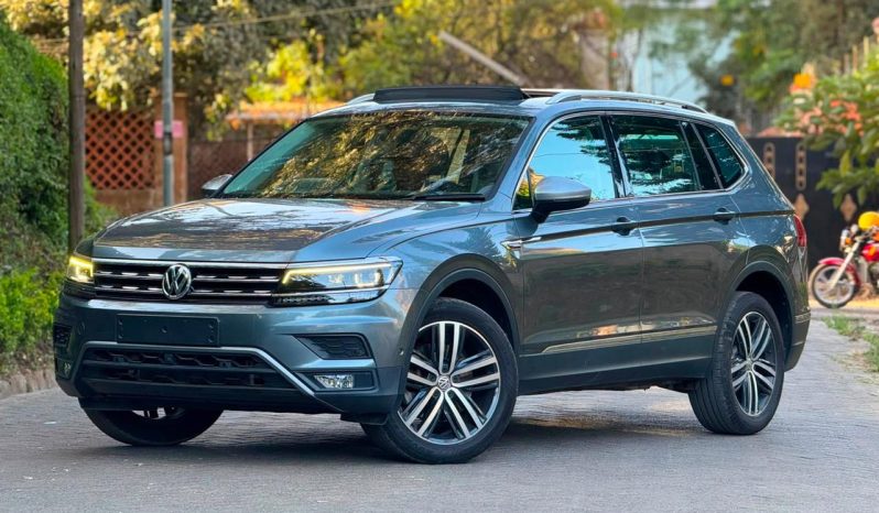 
								Volkswagen Tiquan full									