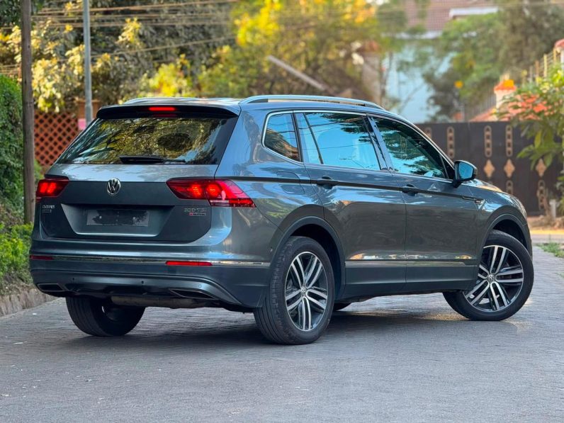 
								Volkswagen Tiquan full									