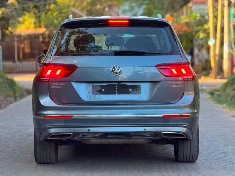 
								Volkswagen Tiquan full									