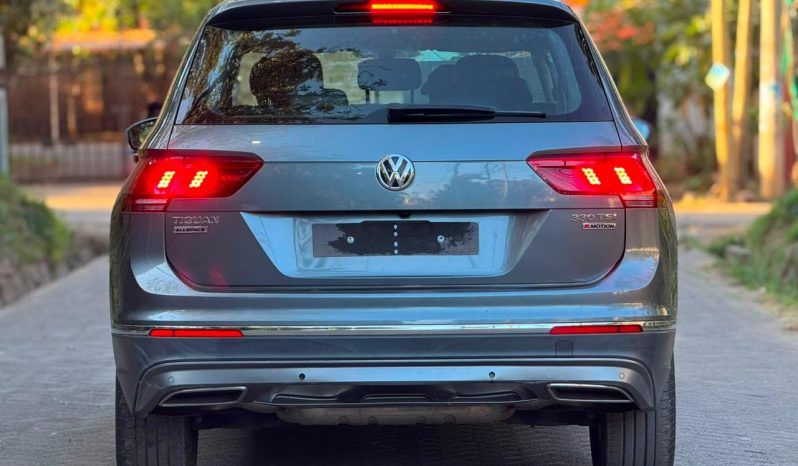 
								Volkswagen Tiquan full									