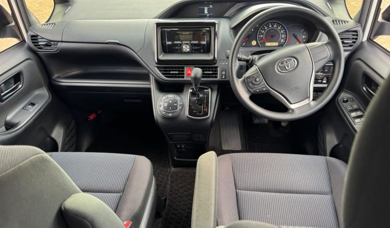 
								Toyota Voxy full									