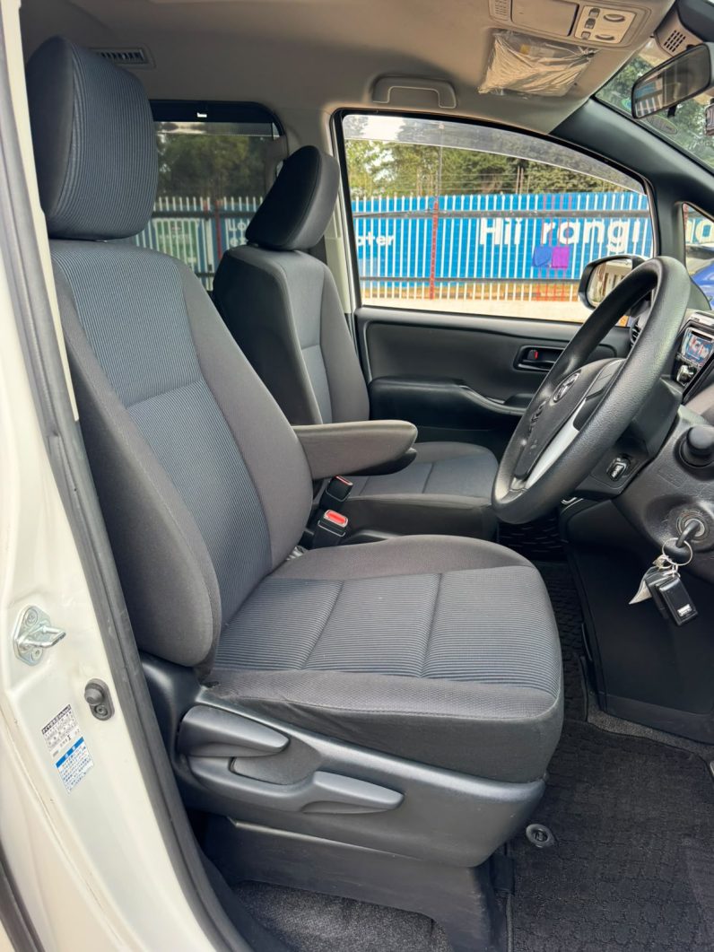 
								Toyota Voxy full									