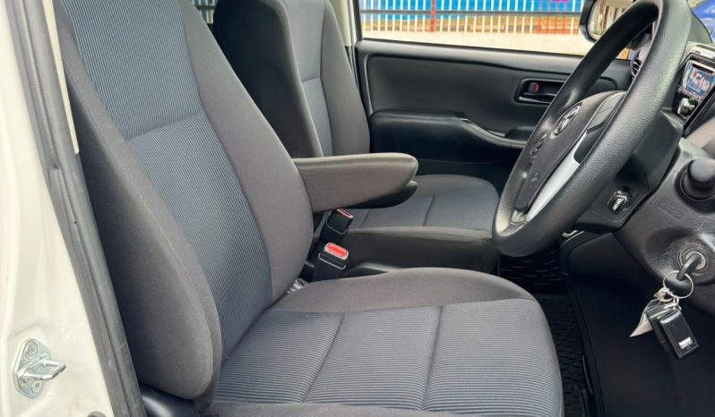
								Toyota Voxy full									