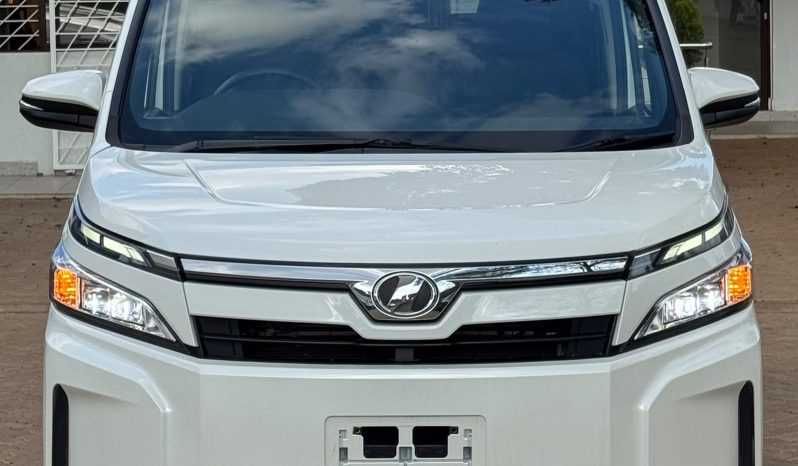 
								Toyota Voxy full									
