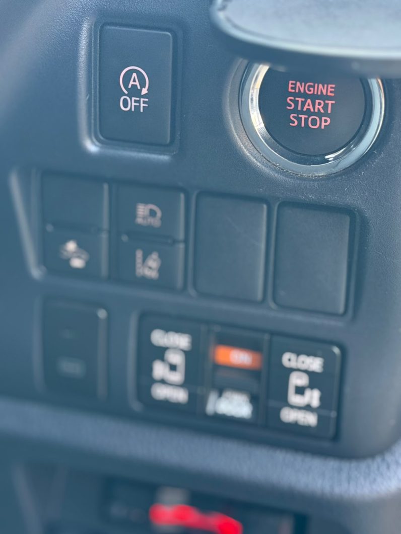 
								Toyota Noah full									