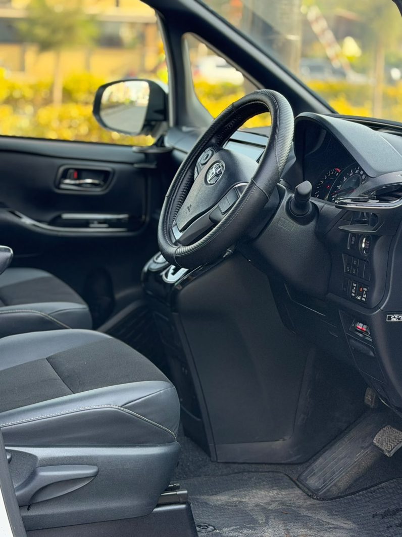 
								Toyota Noah full									