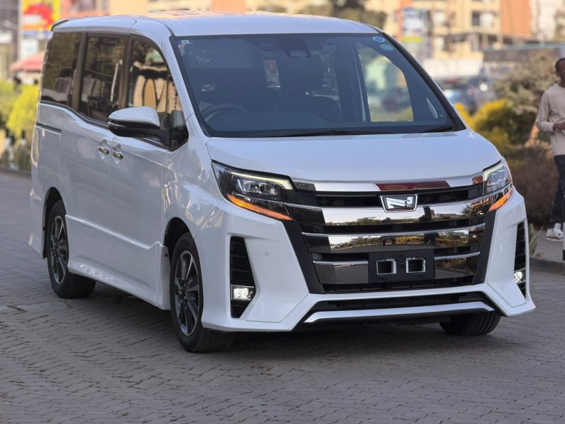 
								Toyota Noah full									