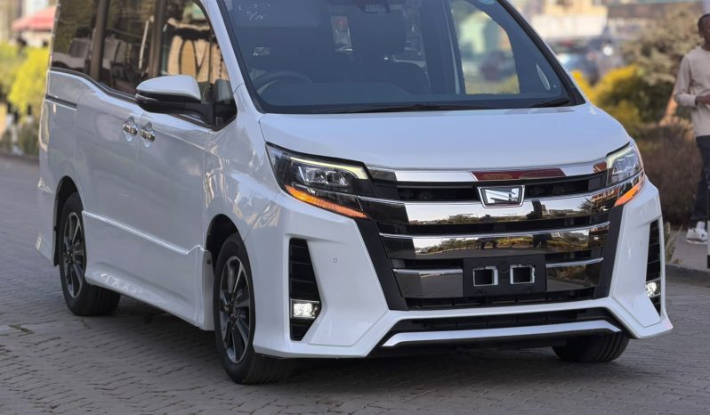 
								Toyota Noah full									