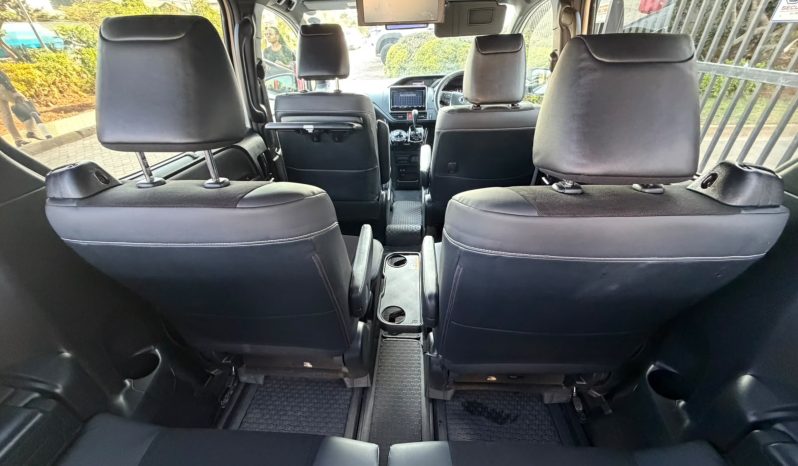 
								Toyota Noah full									