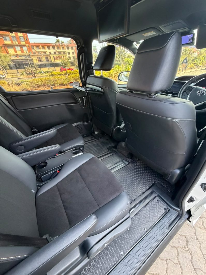 
								Toyota Noah full									