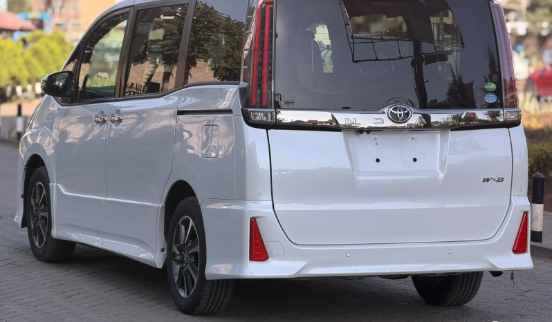 
								Toyota Noah full									