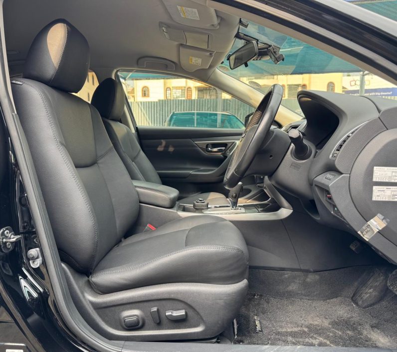 
								Nissan Teana full									