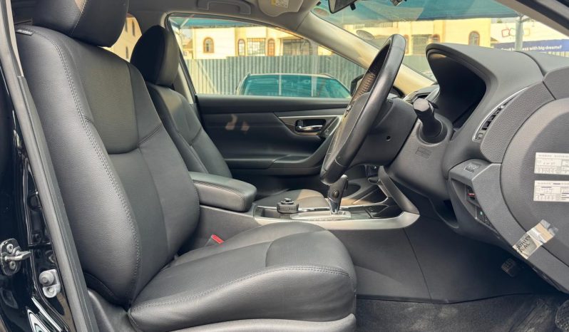 
								Nissan Teana full									