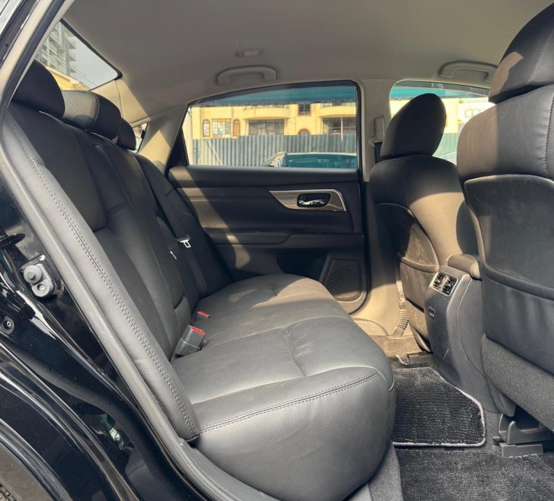 
								Nissan Teana full									