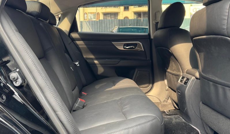
								Nissan Teana full									