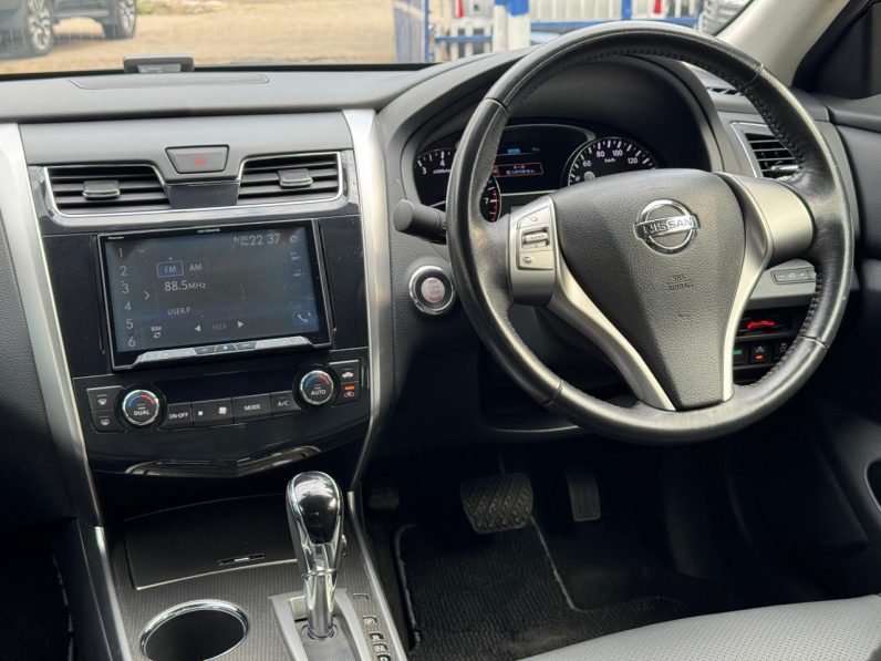 
								Nissan Teana full									