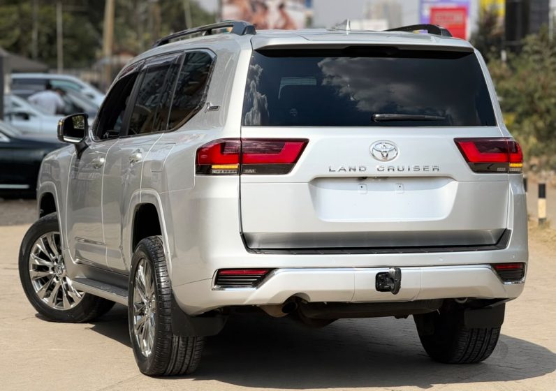 
								Toyota Land cruiser 300 series full									