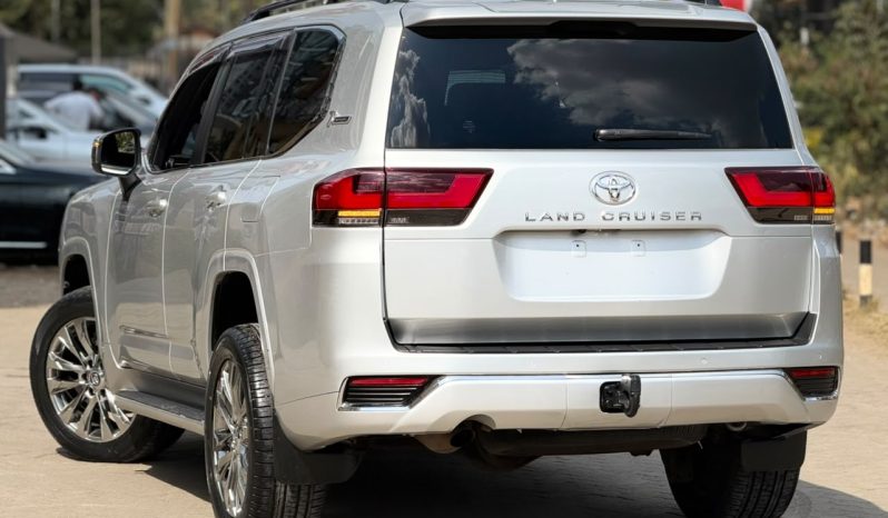 
								Toyota Land cruiser 300 series full									