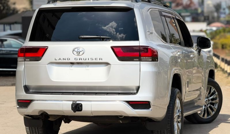 
								Toyota Land cruiser 300 series full									