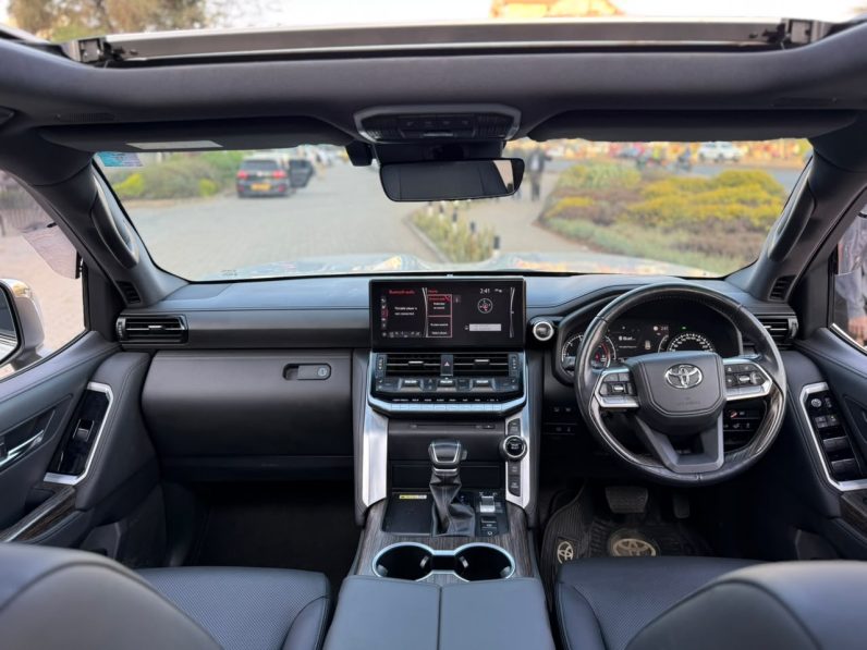 
								Toyota Land cruiser 300 series full									