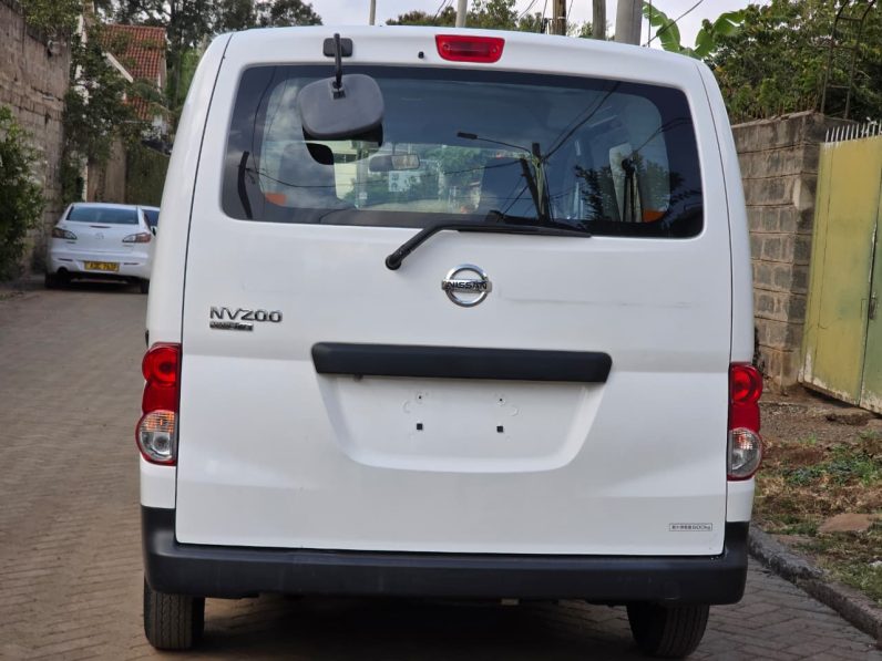 
								Nissan NV200 full									