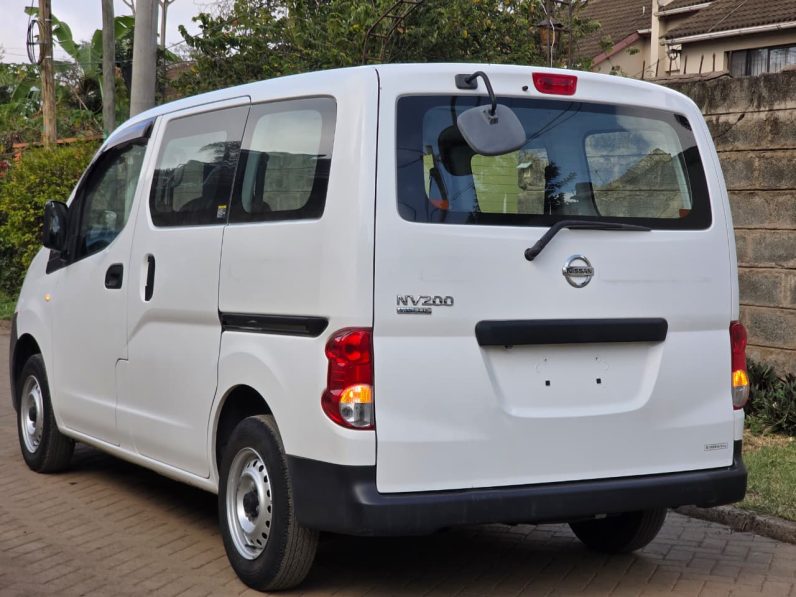 
								Nissan NV200 full									