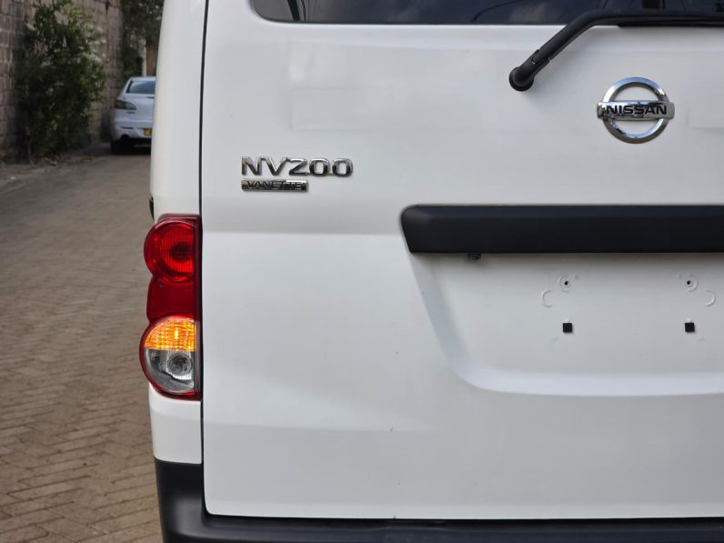 
								Nissan NV200 full									