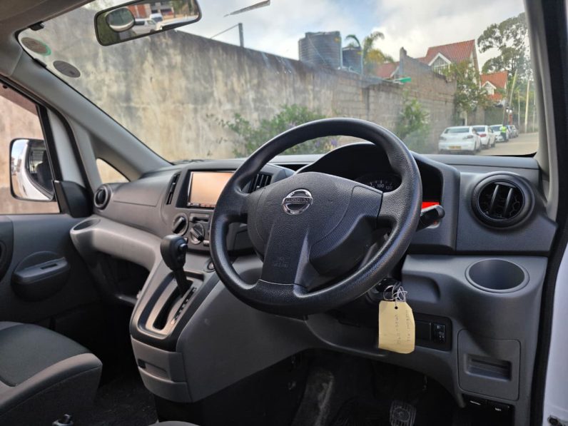 
								Nissan NV200 full									