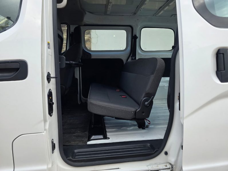 
								Nissan NV200 full									