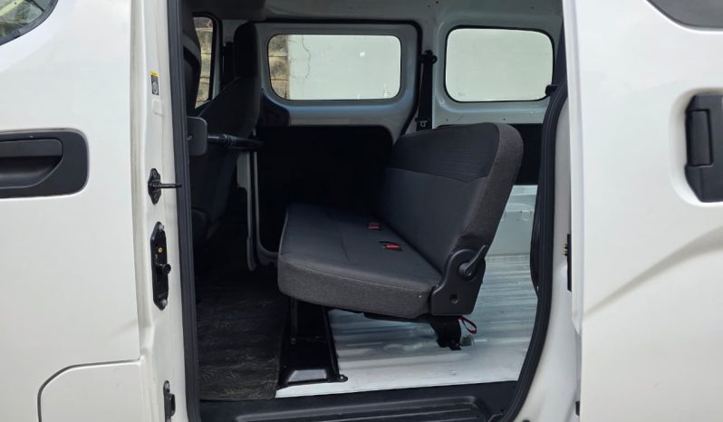 
								Nissan NV200 full									