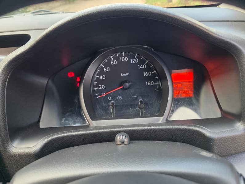 
								Nissan NV200 full									