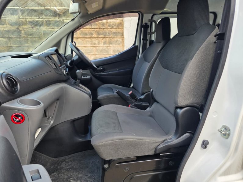 
								Nissan NV200 full									