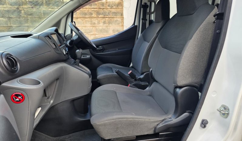 
								Nissan NV200 full									