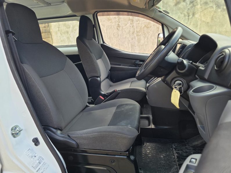 
								Nissan NV200 full									