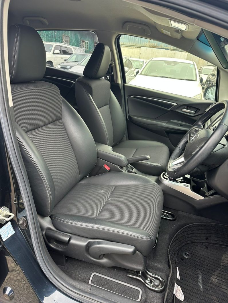 
								Honda Fit full									