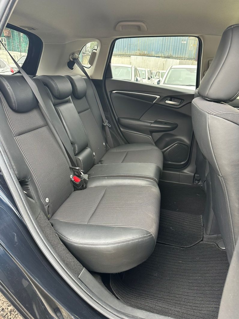 
								Honda Fit full									