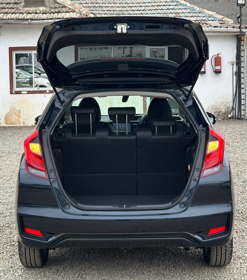 
								Honda Fit full									