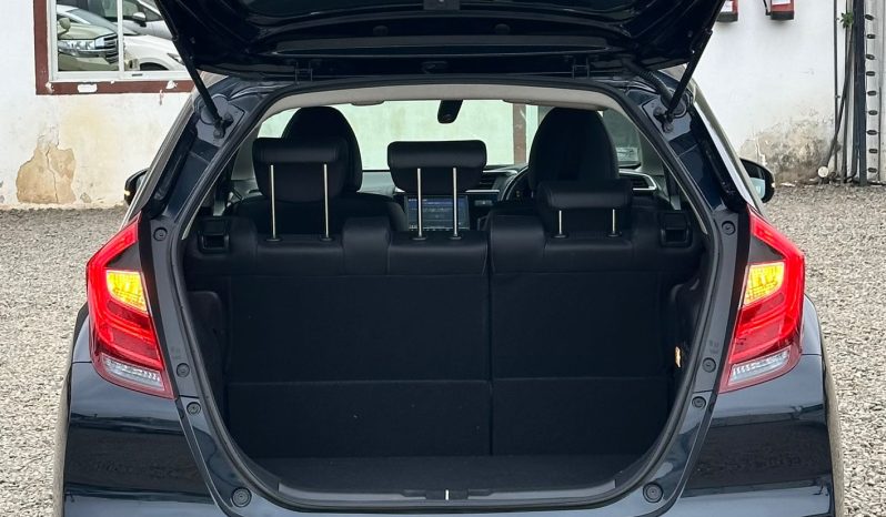 
								Honda Fit full									