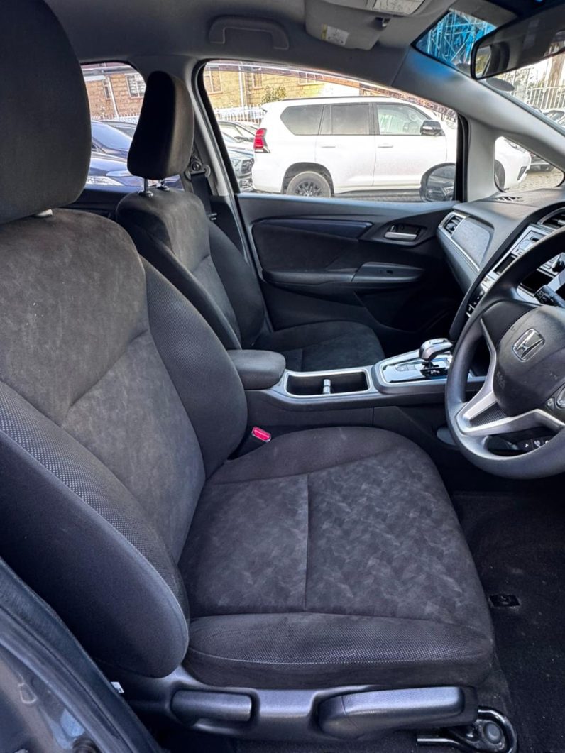
								Honda Fit Shuttle full									