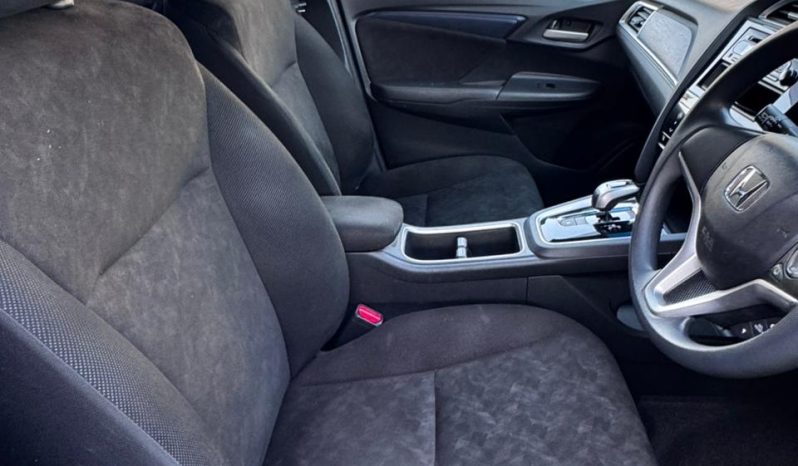 
								Honda Fit Shuttle full									
