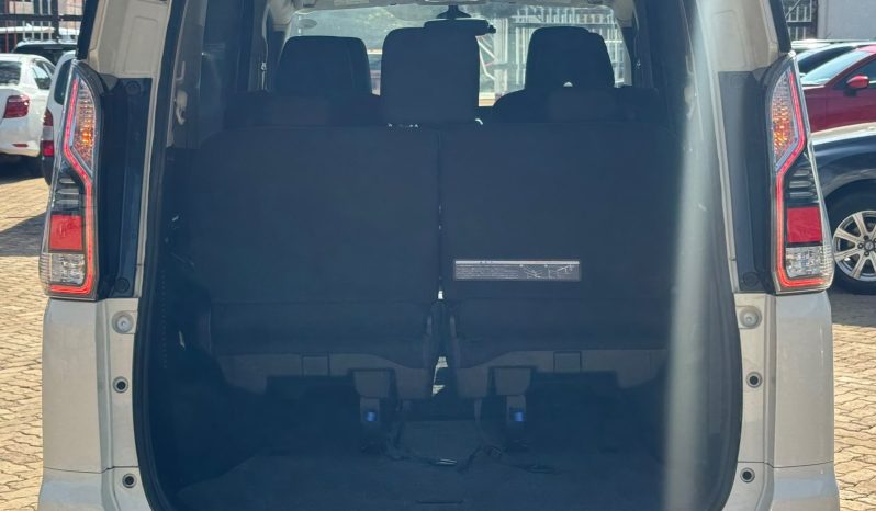 
								Nissan Serena full									