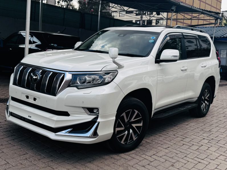 
								Toyota Land Cruiser Prado TXL full									