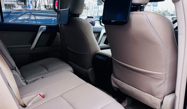 
								Toyota Land Cruiser Prado TXL full									