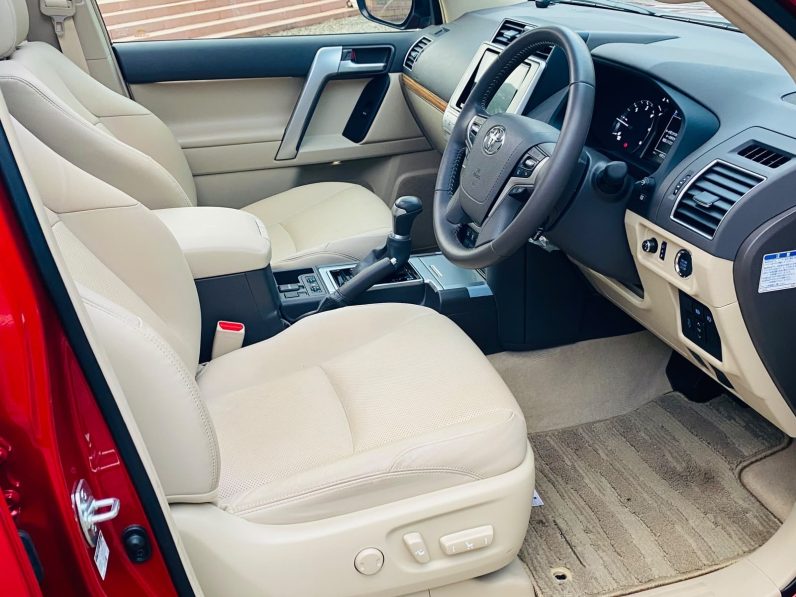
								Toyota Land Cruiser Prado TXL full									