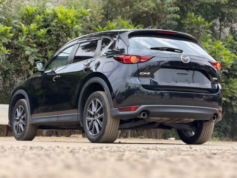 
								Mazda CX-5 full									