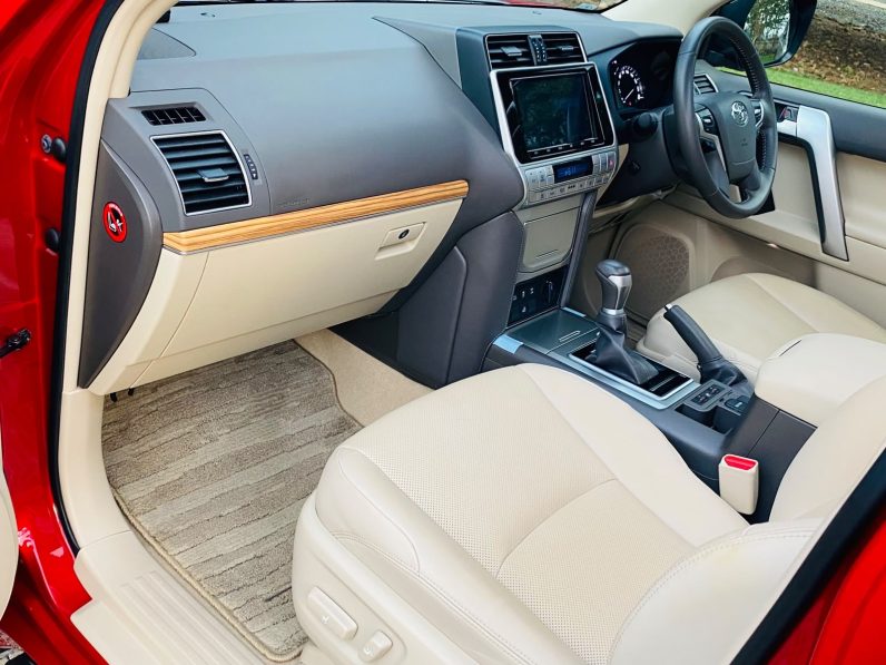 
								Toyota Land Cruiser Prado TXL full									