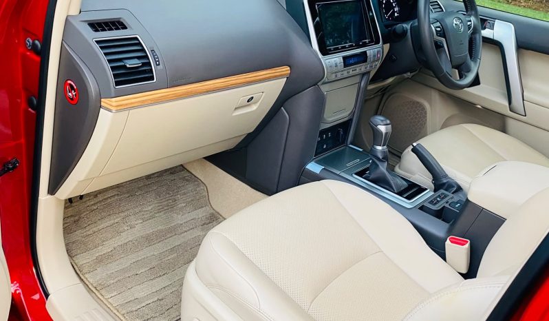 
								Toyota Land Cruiser Prado TXL full									
